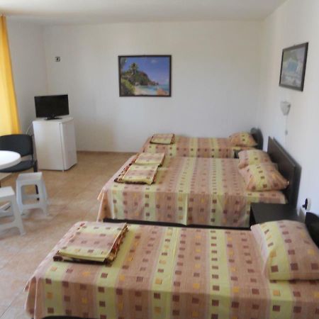Guest House "Tania" Ahtopol Exterior foto