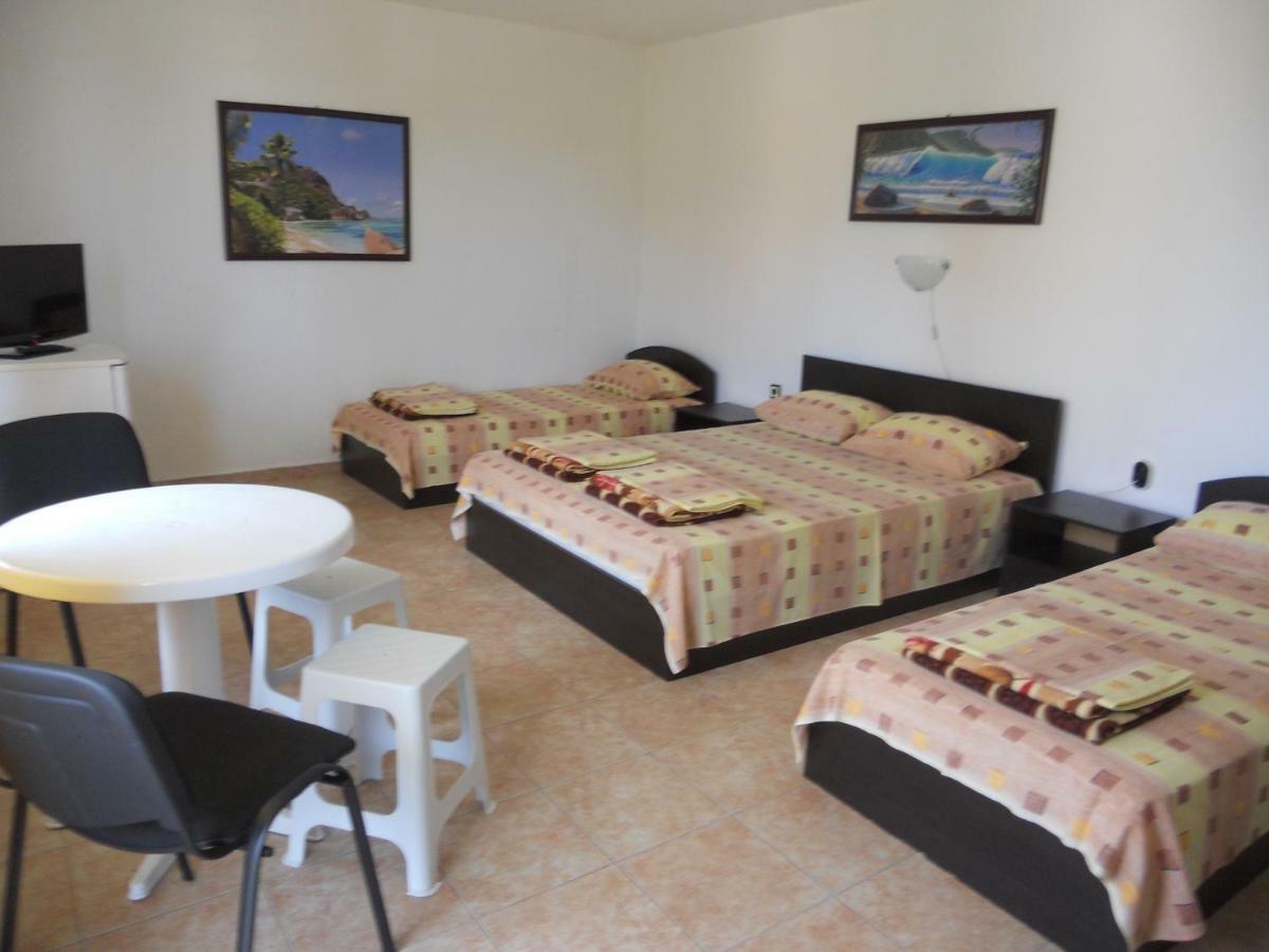 Guest House "Tania" Ahtopol Exterior foto
